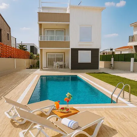 Assos Suits 2 Villa *