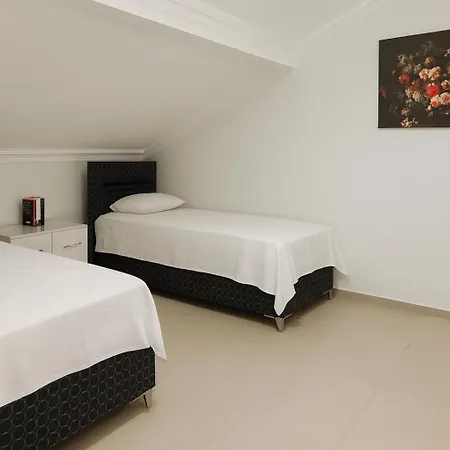 فيلة Assos Suits 2